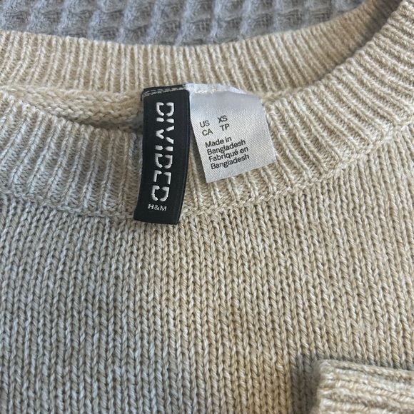 H&M Women's Beige Crew Neck Sweater - Picture 2 of 4